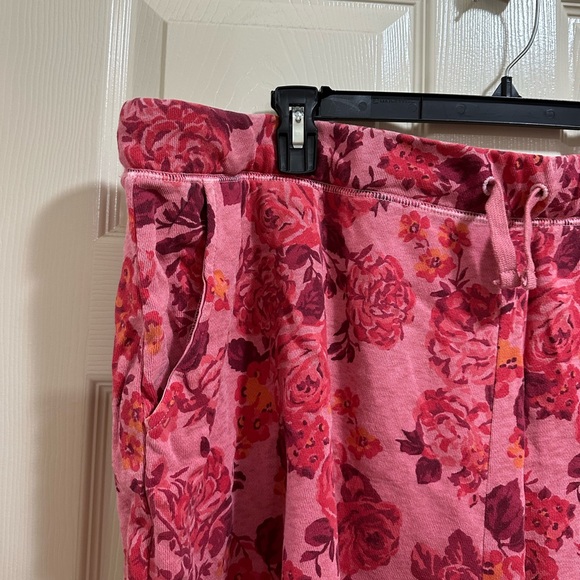 Old Navy lounge sweat shorts pink floral design mid rise size 3X - Picture 3 of 5